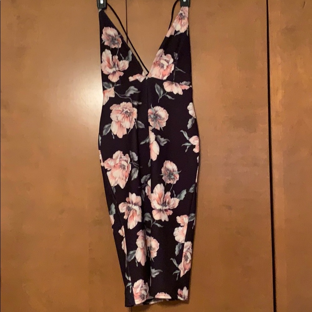 Missguided Floral Dress - Picture 2 of 5